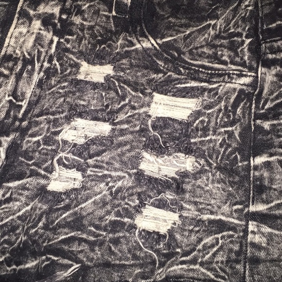 Distressed shorts - Picture 4 of 4